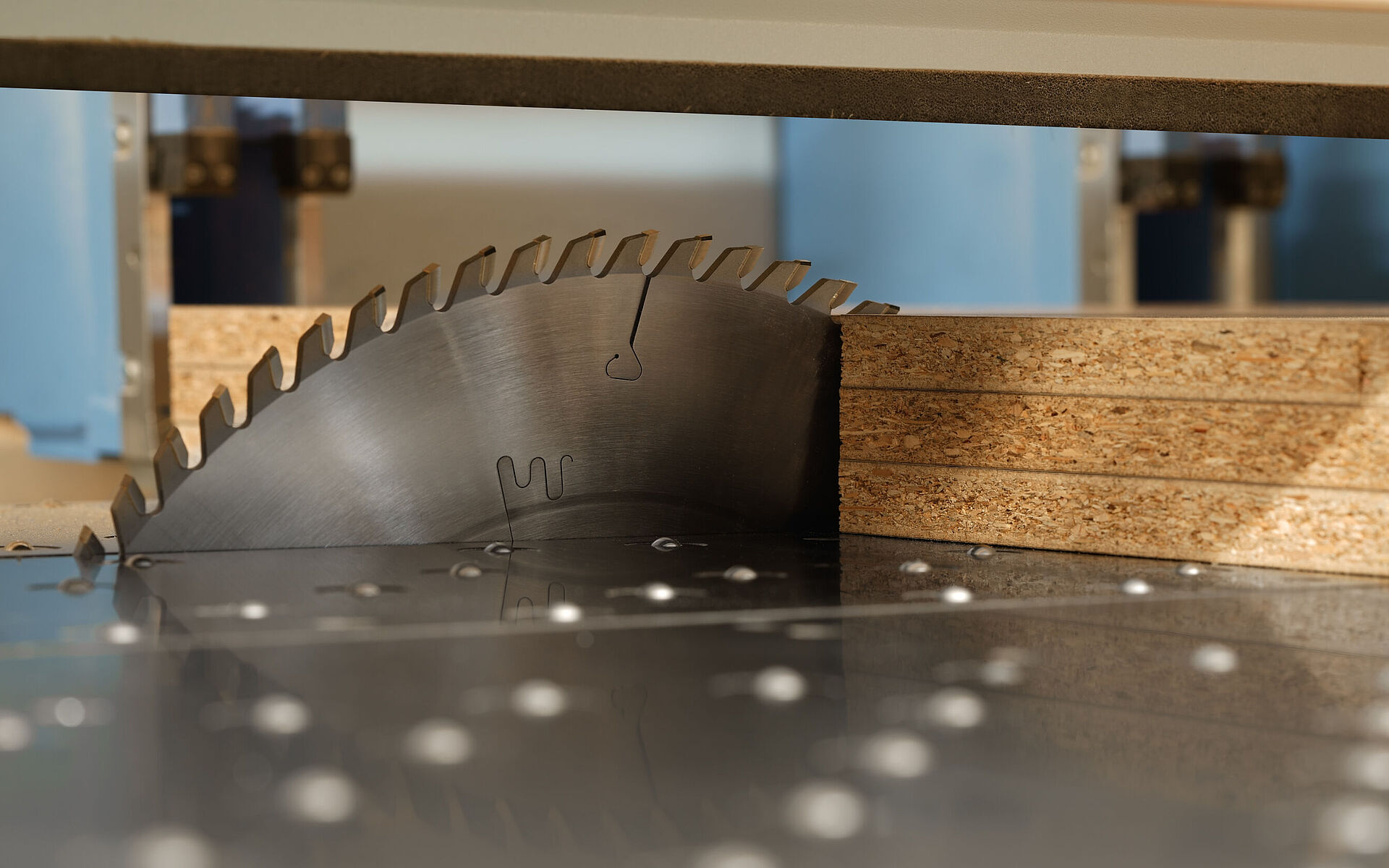 Leitz Sizing stack of panels with circular sawblade FZ/TR Premium on panel raising saw